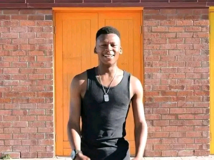 Hector Dee is a bilingual maestro, seamlessly blending Xhosa and English in his rap.