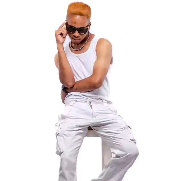 Meet UPhunyuka Bemphethe , an artist that is based in the monumental township known for creating great musical legends like your Brenda Fassies.