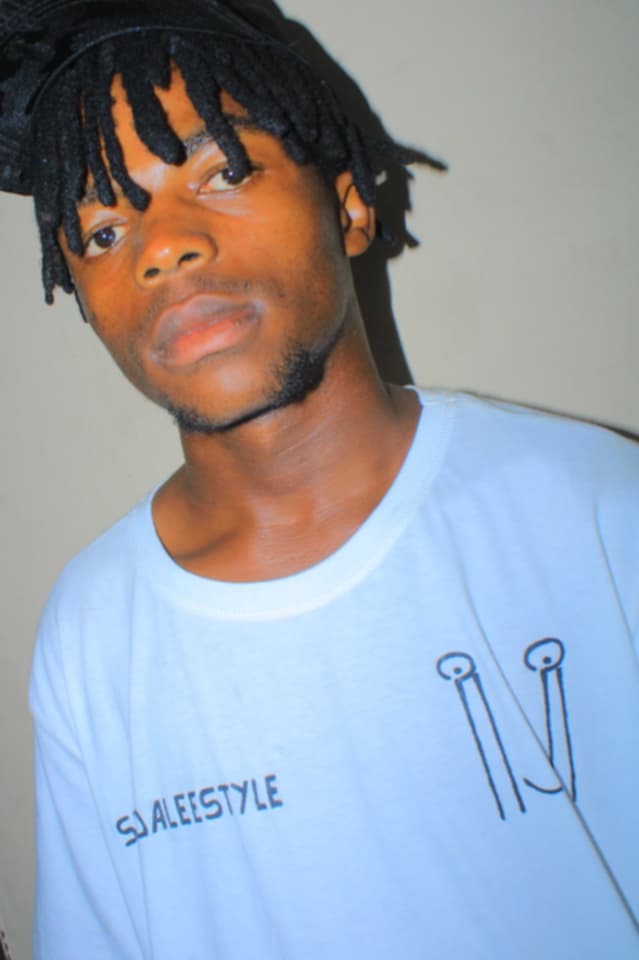 SBUDALEESTYLE is making waves in the local music scene, with his hit track Money Racks.