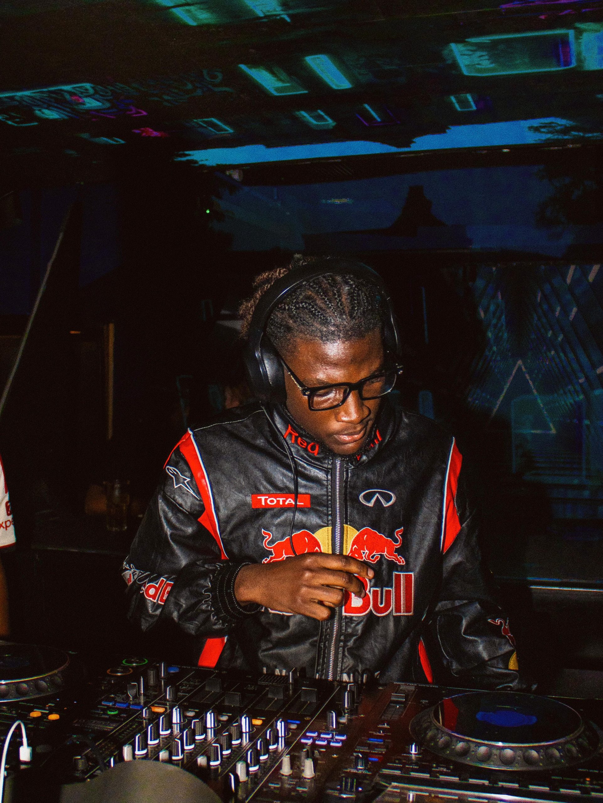 Livhu (SA) – Limpopo’s Afro-Electronic Trailblazer.