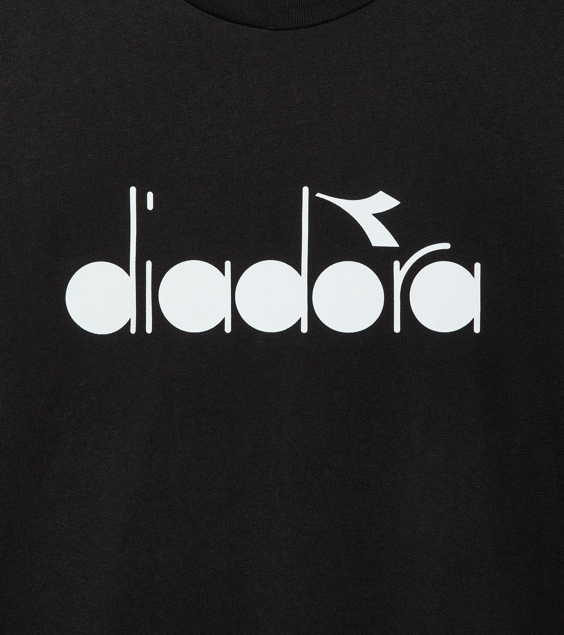 Diadora’s African strategy is not merely about selling apparel—it is about embedding itself into the cultural heartbeat of the continent.